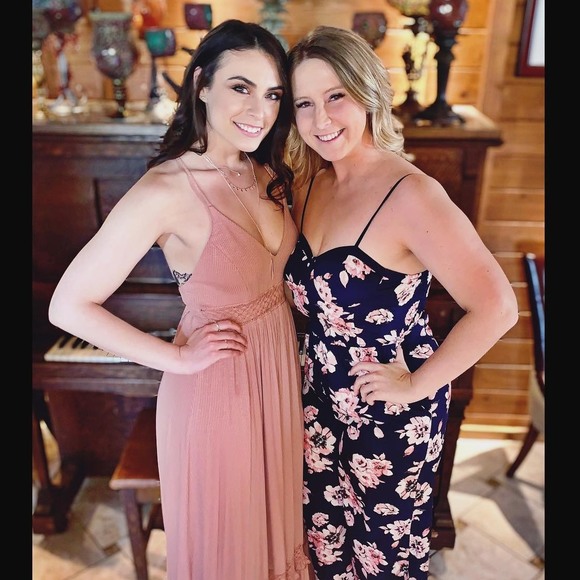 Meet your Posher, Liz - Picture 1 of 1